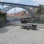Отель Bridge It - & Views Вила-Нова-ди-Гая