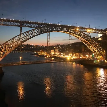 ホテル Bridge It - & Views